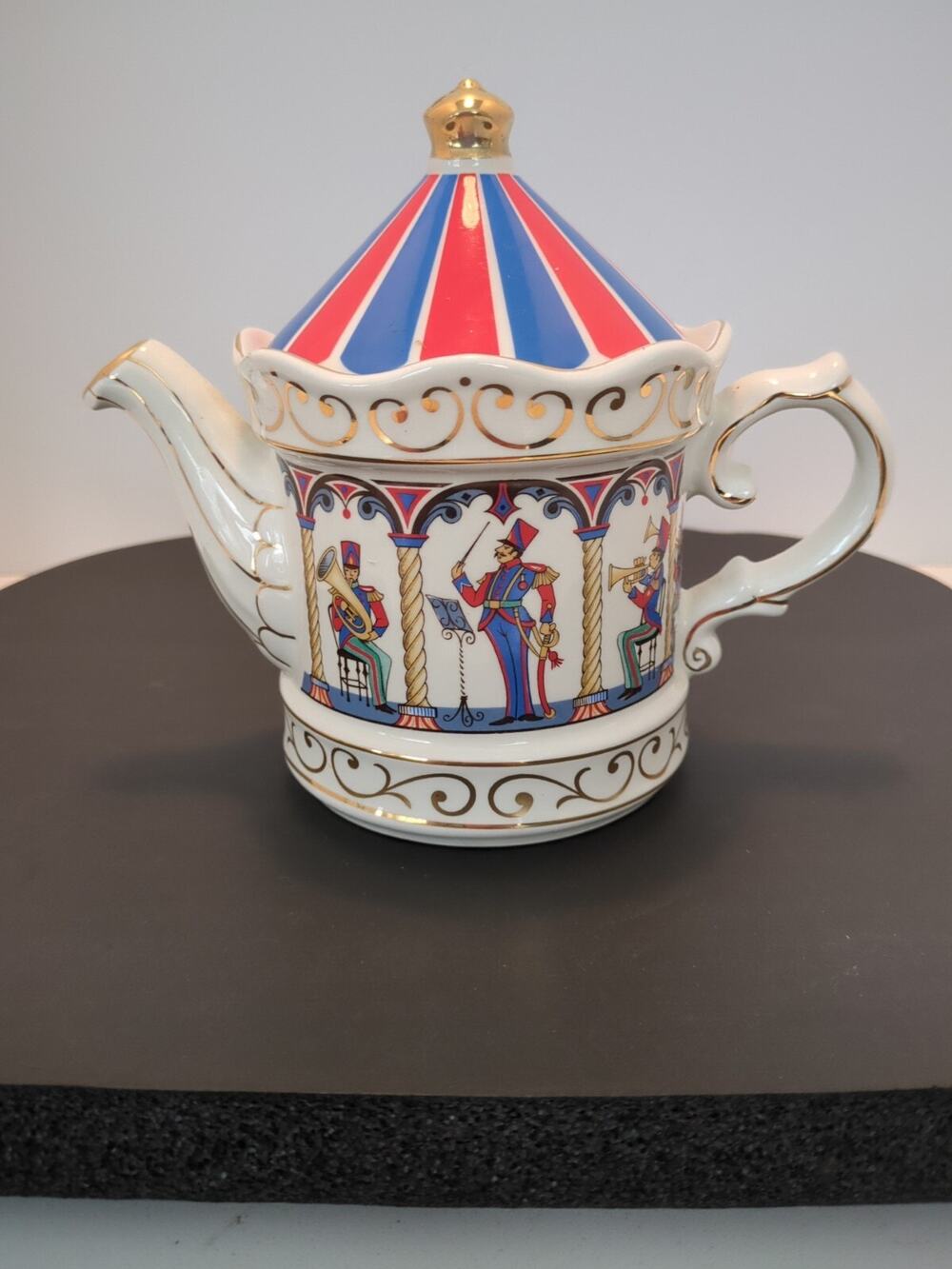 Sadler Edwardian Entertainments "Band Stand" Staffordshire England Tea Pot.